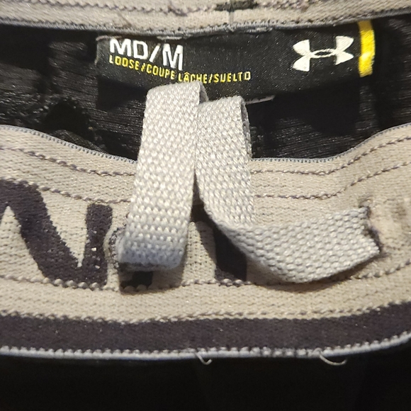 Medium Mens Under armour Shorts - Picture 2 of 4
